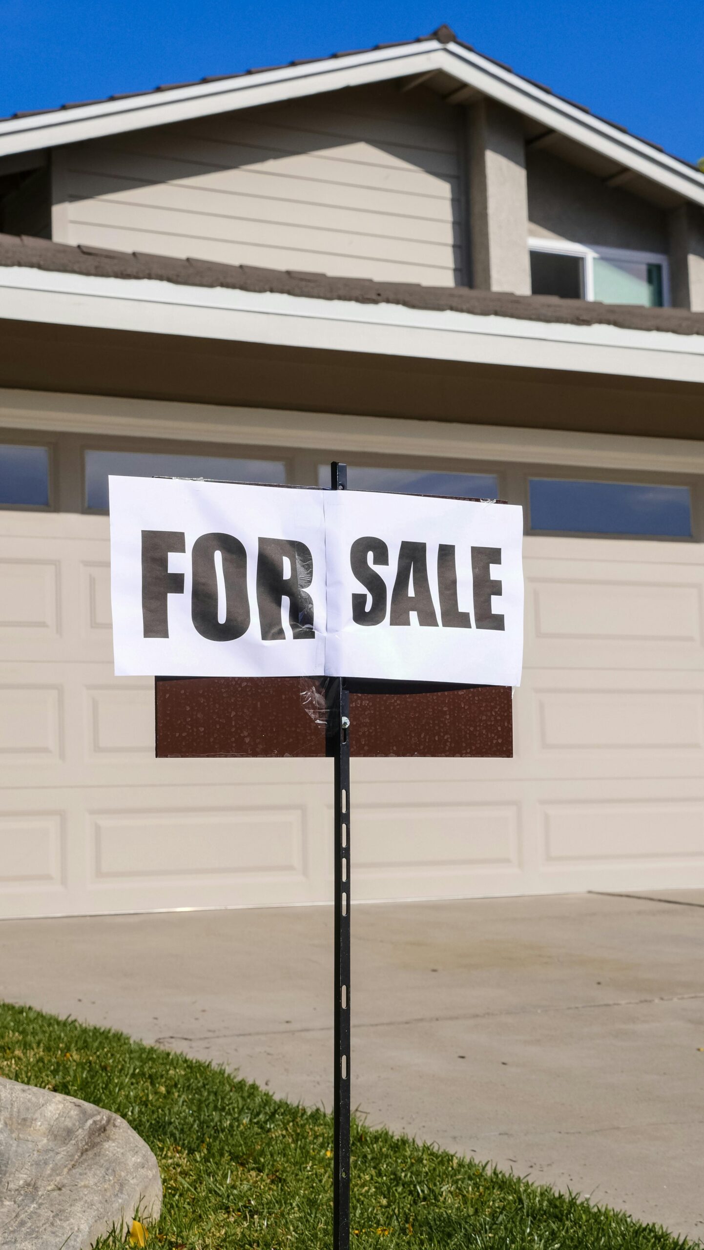home closing documents and house keys representing closing on a house in Oklahoma