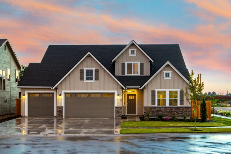 real estate appraiser evaluating a home for a home appraisal in Oklahoma